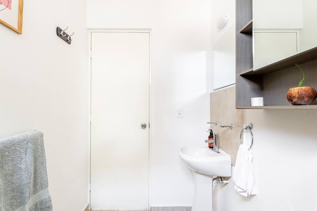 Lovely Cozy Apt W/Pool 2 Bedrooms. Great Location! Пуэрто-Морелос Экстерьер фото